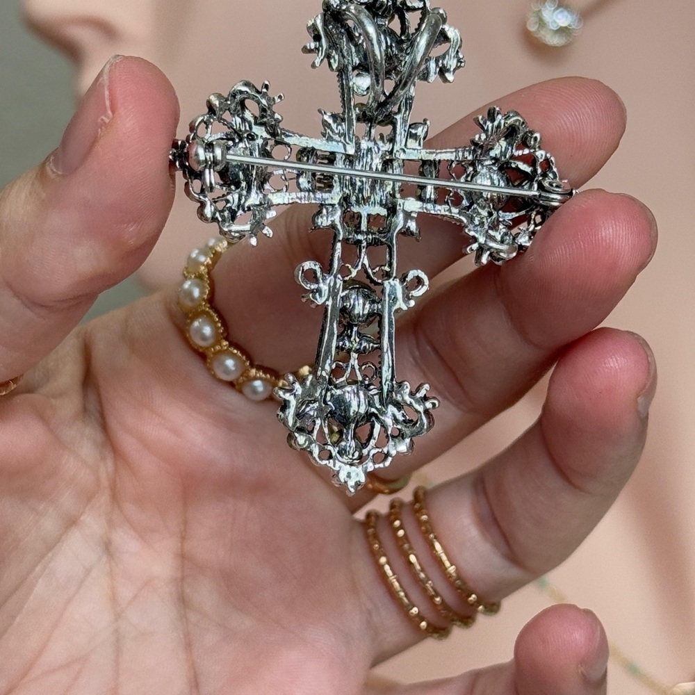 Vintage Style Jeweled Cross Brooch - Picture 4 of 7